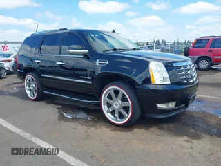2010 Cadillac Escalade Luxury z VIN 1GYUCBEFXAR214311, wystawiony jako IAAI lot #42140390 z przebiegiem 143 200 mil mil oraz . Historia ofert i sprzedaży dostępna na DreamBid. Obrazek 1.