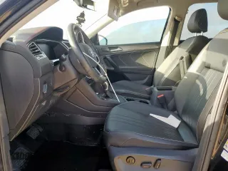 2022 Volkswagen Tiguan SE z VIN 3VV3B7AX3NM114527, wystawiony jako Copart lot #61301715 z przebiegiem 60 534 mil mil oraz Szkoda całkowita • Salvage title. Historia ofert i sprzedaży dostępna na DreamBid. Obrazek 7.