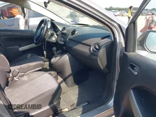 2012 Mazda 2 Sport z VIN JM1DE1KYXC0151752, wystawiony jako IAAI lot #42381999 z przebiegiem 145 071 mil mil oraz . Historia ofert i sprzedaży dostępna na DreamBid. Obrazek 5.