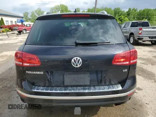 2016 Volkswagen Touareg Sport z VIN WVGEF9BP3GD008823, wystawiony jako Copart lot #56838985 z przebiegiem 49 612 mil mil oraz Nie do naprawy • Non repairable. Historia ofert i sprzedaży dostępna na DreamBid. Obrazek 6.
