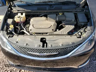 2018 Chrysler Pacifica Limited z VIN 2C4RC1GG2JR122308, wystawiony jako Copart lot #62636694 z przebiegiem 52 189 mil mil oraz Szkody całkowita. Historia ofert i sprzedaży dostępna na DreamBid. Obrazek 12.