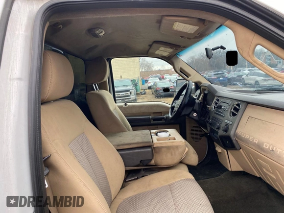 2011 Ford F-550 XL z VIN 1FDUF5GT2BEC23705, wystawiony jako Copart lot #49288015 z przebiegiem 416 635 mil mil oraz Czysty tytuł • Clean title. Historia ofert i sprzedaży dostępna na DreamBid. Obrazek 5.