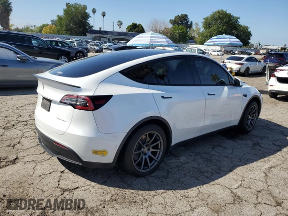 2021 Tesla Model Y Long Range with VIN 5YJYGDEEXMF146617, listed as a Copart auction lot 49347125 with 98,084 mi miles and Salvage Title. Bid and sale history available at DreamBid. Image 3.