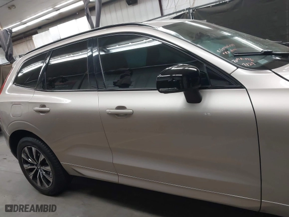 2024 Volvo XC60 Core Dark Theme with VIN YV4L12RK5R1837129, listed as a IAAI auction lot 41988882 with 1 mi miles. Bid and sale history available at carsss.com. Image 13.