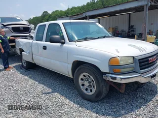 2005 GMC Sierra 1500 SLE z VIN 1GTEC19V55Z290983, wystawiony jako IAAI lot #42382782 z przebiegiem 299 125 mil mil oraz . Historia ofert i sprzedaży dostępna na DreamBid. Obrazek 1.