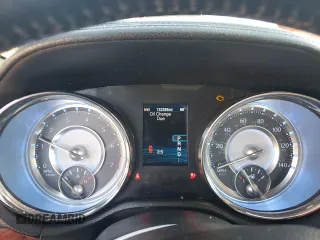 2014 Chrysler 300 z VIN 2C3CCAAG3EH141528, wystawiony jako Copart lot #53688225 z przebiegiem 132 298 mil mil oraz Szkody całkowita. Historia ofert i sprzedaży dostępna na DreamBid. Obrazek 9.