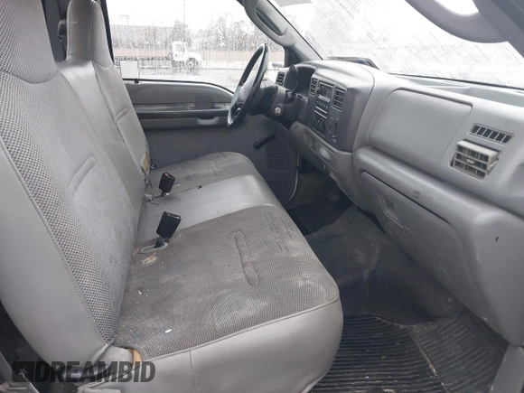 2004 Ford F-250 XL z VIN 1FTNF20P04ED86750, wystawiony jako IAAI lot #41197727 z przebiegiem 320 643 mil mil oraz . Historia ofert i sprzedaży dostępna na DreamBid. Obrazek 5.