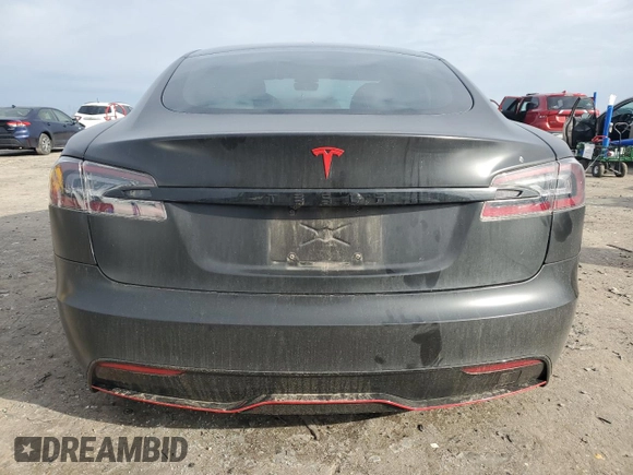 2021 Tesla Model S Long Range z VIN 5YJSA1E5XMF435213, wystawiony jako Copart lot #43395365 z przebiegiem Nie podano mil oraz Szkoda całkowita • Salvage title. Historia ofert i sprzedaży dostępna na DreamBid. Obrazek 6.