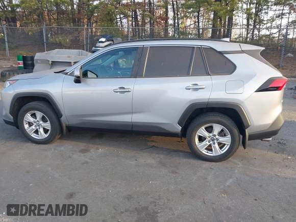 2020 Toyota RAV4 XLE with VIN 2T3P1RFV8LW117943, listed as a IAAI auction lot 41319745 with 17,159 mi miles. Bid and sale history available at carsss.com. Image 14.