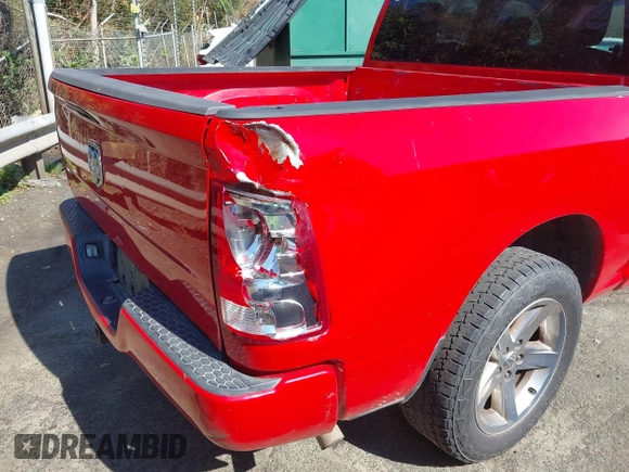 2015 Ram 1500 Express z VIN 1C6RR6KG0FS722793, wystawiony jako IAAI lot #41884599 z przebiegiem 216 442 mil mil oraz . Historia ofert i sprzedaży dostępna na DreamBid. Obrazek 6.