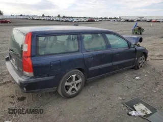 2004 Volvo V70 with VIN YV1SW61T042404391, listed as a Copart auction lot 72018614 with 301,803 mi miles and Salvage Title. Bid and sale history available at carsss.com. Image 3.
