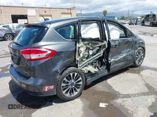 2017 Ford C-Max Titanium z VIN 1FADP5FU9HL103731, wystawiony jako IAAI lot #42244091 z przebiegiem 50 292 mil mil oraz . Historia ofert i sprzedaży dostępna na DreamBid. Obrazek 4.