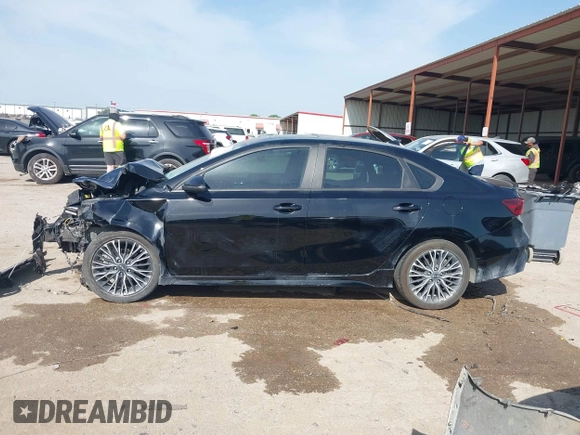 2023 Kia Forte GT-Line z VIN 3KPF54AD6PE670383, wystawiony jako IAAI lot #42020078 z przebiegiem 26 169 mil mil oraz . Historia ofert i sprzedaży dostępna na DreamBid. Obrazek 15.