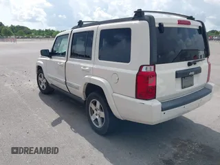 2010 Jeep Commander Sport z VIN 1J4RH4GK4AC140982, wystawiony jako IAAI lot #42344821 z przebiegiem 179 476 mil mil oraz . Historia ofert i sprzedaży dostępna na DreamBid. Obrazek 3.