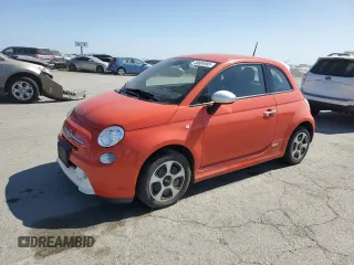2015 FIAT 500e z VIN 3C3CFFGE5FT642262, wystawiony jako Copart lot #58604905 z przebiegiem 54 740 mil mil oraz Tytuł czysty. Historia ofert i sprzedaży dostępna na DreamBid. Obrazek 1.