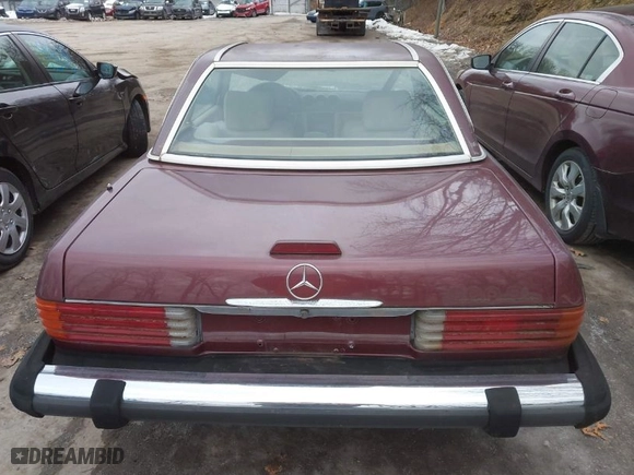 1988 Mercedes-Benz 560 Series 560SL with VIN WDBBA48D0JA077921, listed as a IAAI auction lot 41450795 with 155,749 mi miles. Bid and sale history available at carsss.com. Image 16.