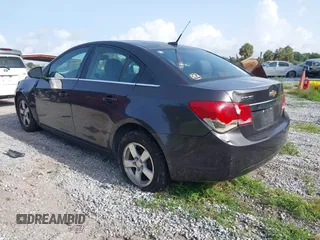2014 Chevrolet Cruze 1LT z VIN 1G1PC5SB8E7303536, wystawiony jako IAAI lot #42440931 z przebiegiem 184 938 mil mil oraz . Historia ofert i sprzedaży dostępna na DreamBid. Obrazek 3.