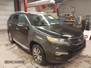 2013 Kia Sorento SX with VIN 5XYKWDA23DG333937, listed as a IAAI auction lot 41521990 with 181,549 mi miles. Bid and sale history available at carsss.com. Image 1.