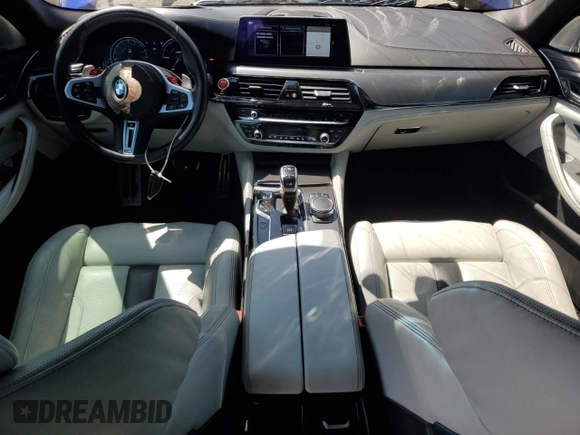 2018 BMW M5 z VIN WBSJF0C51JB282030, wystawiony jako Copart lot #54773835 z przebiegiem 44 046 mil mil oraz Szkody całkowita. Historia ofert i sprzedaży dostępna na DreamBid. Obrazek 8.