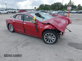 2019 Tesla Model S 75D z VIN 5YJSA1E21KF304075, wystawiony jako IAAI lot #41193021 z przebiegiem 88 432 mil mil oraz . Historia ofert i sprzedaży dostępna na DreamBid. Obrazek 1.
