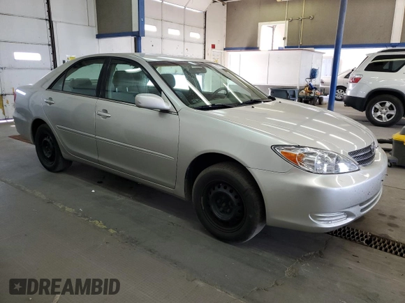 2004 Toyota Camry LE z VIN 4T1BE32K44U824314, wystawiony jako Copart lot #60207015 z przebiegiem 130 066 mil mil oraz Szkoda całkowita • Salvage title. Historia ofert i sprzedaży dostępna na DreamBid. Obrazek 4.