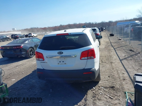 2011 Kia Sorento LX with VIN 5XYKT3A19BG101768, listed as a IAAI auction lot 41879055 with 147,902 mi miles. Bid and sale history available at carsss.com. Image 15.
