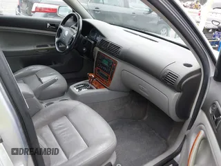 2003 Volkswagen Passat GLX z VIN WVWYH63B73E070842, wystawiony jako IAAI lot #42272467 z przebiegiem 147 851 mil mil oraz . Historia ofert i sprzedaży dostępna na DreamBid. Obrazek 5.