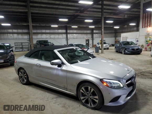 2019 Mercedes-Benz C 300 z VIN WDDWK8EB0KF826740, wystawiony jako Copart lot #47820995 z przebiegiem 97 318 mil mil oraz Szkoda całkowita • Salvage title. Historia ofert i sprzedaży dostępna na DreamBid. Obrazek 4.
