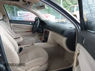 1999 Volkswagen Passat GL z VIN WVWMD63B2XE351611, wystawiony jako IAAI lot #42308007 z przebiegiem 180 893 mil mil oraz . Historia ofert i sprzedaży dostępna na DreamBid. Obrazek 5.