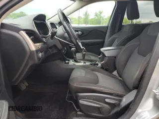 2017 Jeep Cherokee Latitude with VIN 1C4PJMCBXHW562996, listed as a Copart auction lot 56532255 with 175,698 mi miles and Salvage title. Bid and sale history available at DreamBid. Image 7.