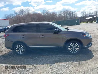 2020 Mitsubishi Outlander ES z VIN JA4AZ3A33LZ015378, wystawiony jako IAAI lot #41887351 z przebiegiem 113 349 mil mil oraz . Historia ofert i sprzedaży dostępna na DreamBid. Obrazek 14.