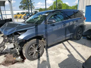 2018 Toyota Highlander LE z VIN 5TDZZRFH8JS235257, wystawiony jako Copart lot #56845205 z przebiegiem 136 194 mil mil oraz Szkoda całkowita • Salvage title. Historia ofert i sprzedaży dostępna na DreamBid. Obrazek 1.