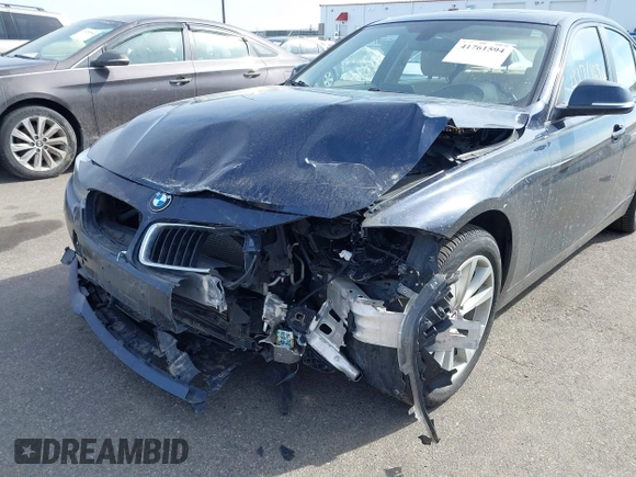 2016 BMW 3 Series 320i xDrive z VIN WBA8A3C50GK689560, wystawiony jako IAAI lot #41761594 z przebiegiem 86 453 mil mil oraz . Historia ofert i sprzedaży dostępna na DreamBid. Obrazek 6.