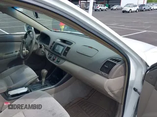 2004 Toyota Camry LE with VIN 4T1BE32K64U277496, listed as a IAAI auction lot 42130199 with 250,972 mi miles. Bid and sale history available at carsss.com. Image 5.