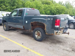 2009 GMC Sierra 2500HD SLE z VIN 1GTHK59K39E106487, wystawiony jako IAAI lot #42367240 z przebiegiem 215 276 mil mil oraz . Historia ofert i sprzedaży dostępna na DreamBid. Obrazek 3.