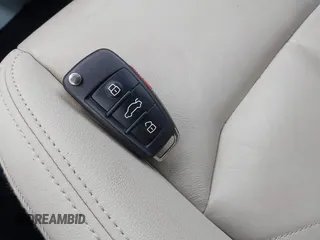 2020 Audi Q3 S line Premium z VIN WA1DECF39L1013425, wystawiony jako IAAI lot #41851042 z przebiegiem 57 901 mil mil oraz . Historia ofert i sprzedaży dostępna na DreamBid. Obrazek 11.