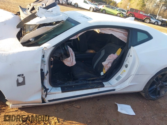 2019 Chevrolet Camaro 1LT z VIN 1G1FB1RX4K0127436, wystawiony jako IAAI lot #41868960 z przebiegiem Nie podano mil oraz . Historia ofert i sprzedaży dostępna na DreamBid. Obrazek 13.