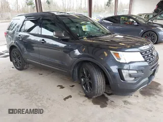 2017 Ford Explorer XLT z VIN 1FM5K8D85HGD91711, wystawiony jako IAAI lot #41848391 z przebiegiem 106 577 mil mil oraz . Historia ofert i sprzedaży dostępna na DreamBid. Obrazek 1.
