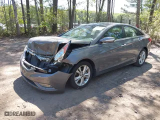 2013 Hyundai Sonata SE with VIN 5NPEC4AC1DH615985, listed as a IAAI auction lot 42070601 with 136,435 mi miles. Bid and sale history available at carsss.com. Image 2.