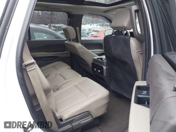 2019 Ford Expedition XLT with VIN 1FMJU1JT0KEA84331, listed as a IAAI auction lot 41800516 with 41,282 mi miles. Bid and sale history available at carsss.com. Image 8.