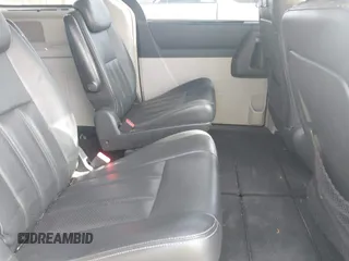2010 Chrysler Town & Country Touring z VIN 2A4RR5D11AR281580, wystawiony jako IAAI lot #42149338 z przebiegiem 184 285 mil mil oraz . Historia ofert i sprzedaży dostępna na DreamBid. Obrazek 8.
