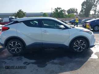 2018 Toyota C-HR XLE z VIN JTNKHMBX5J1007391, wystawiony jako IAAI lot #42432809 z przebiegiem 139 356 mil mil oraz . Historia ofert i sprzedaży dostępna na DreamBid. Obrazek 13.