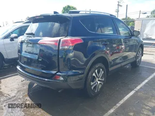 2017 Toyota RAV4 LE с VIN JTMZFREV3HJ712555, выставлен на аукционе IAAI как лот 42233808 с пробегом 86 294 миль миль и . История ставок и продаж доступна на DreamBid. Изображение 4.