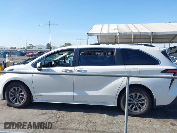 2021 Toyota Sienna XLE z VIN 5TDJRKEC7MS009306, wystawiony jako IAAI lot #42328482 z przebiegiem 169 443 mil mil oraz . Historia ofert i sprzedaży dostępna na DreamBid. Obrazek 14.