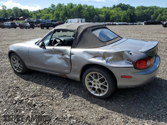 2002 Mazda MX-5 Miata Cloth z VIN JM1NB353520224582, wystawiony jako Copart lot #63669835 z przebiegiem 88 455 mil mil oraz Szkoda całkowita • Salvage title. Historia ofert i sprzedaży dostępna na DreamBid. Obrazek 2.
