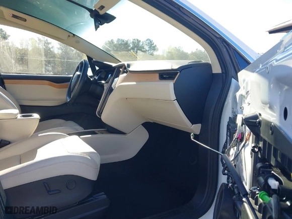 2018 Tesla Model X 75D with VIN 5YJXCDE28JF115455, listed as a IAAI auction lot 41878021 with 87,626 mi miles. Bid and sale history available at carsss.com. Image 5.