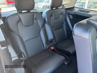 2023 Volvo XC90 Core z VIN YV4L12PVXP1904480, wystawiony jako Copart lot #57854415 z przebiegiem 144 584 mil mil oraz Tytuł czysty. Historia ofert i sprzedaży dostępna na DreamBid. Obrazek 10.