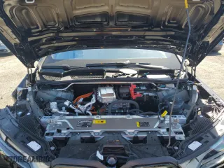 2025 BMW iX xDrive50 with VIN WB523CF05SCT96190, listed as a Copart auction lot 52585415 with 1,894 mi miles and Salvage Title. Bid and sale history available at carsss.com. Image 12.