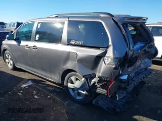 2017 Toyota Sienna LE Auto Access Seat с VIN 5TDKZ3DC9HS772056, выставлен на аукционе IAAI как лот 41435461 с пробегом 158 777 миль миль и . История ставок и продаж доступна на DreamBid. Изображение 3.
