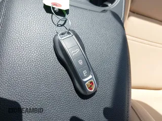 2025 Porsche Cayenne z VIN WP1BA2AY4SDA29016, wystawiony jako IAAI lot #41899275 z przebiegiem 7 099 mil mil oraz . Historia ofert i sprzedaży dostępna na DreamBid. Obrazek 11.